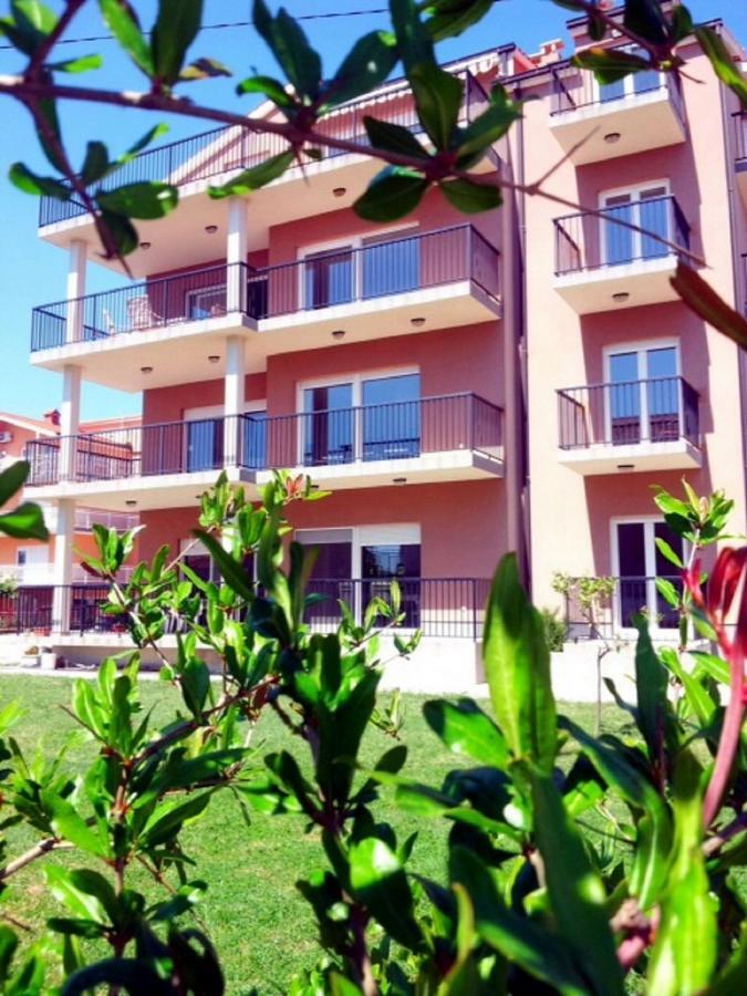 Apartment Maria - Comfortable Kaštela Exteriör bild